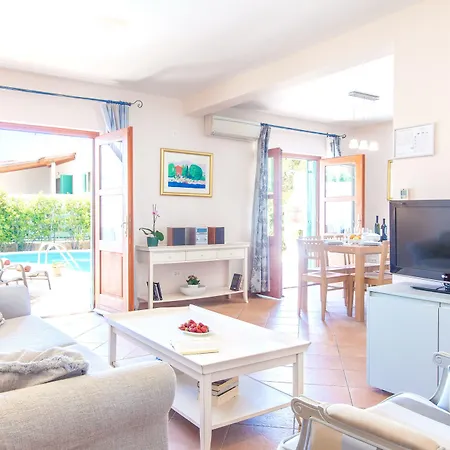 Cvita 80 M From The Sea, Free Breakfast - Direct Landlord * Hvar Town