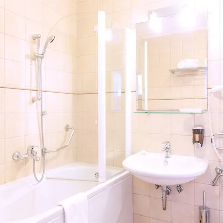 Cvita 80 M From The Sea, Free Breakfast - Direct Landlord Villa