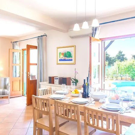 Cvita 80 M From The Sea, Free Breakfast - Direct Landlord