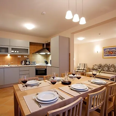 Cvita 80 M From The Sea, Free Breakfast - Direct Landlord