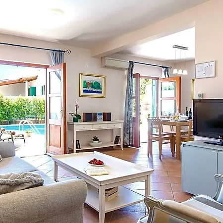 Cvita 80 M From The Sea, Free Breakfast - Direct Landlord 빌라 *