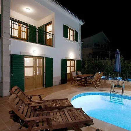Cvita 80 M From The Sea, Free Breakfast - Direct Landlord *