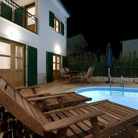 Cvita 80 M From The Sea, Free Breakfast - Direct Landlord Villa