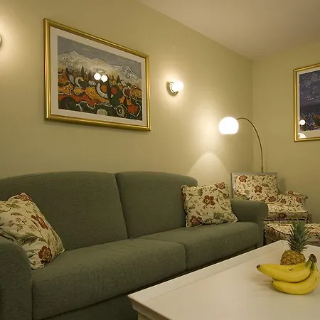 Cvita 80 M From The Sea, Free Breakfast - Direct Landlord *
