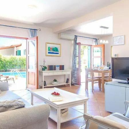 Cvita 80 M From The Sea, Free Breakfast - Direct Landlord *